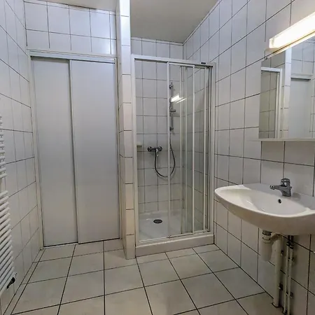 Confortable En Pleine Nature Avec Cheminee Et Acces Direct Aux Sentiers, Proche Et - Fr-1-589-124 *
