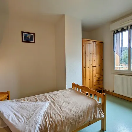 Holiday home Confortable En Pleine Nature Avec Cheminee Et Acces Direct Aux Sentiers, Proche Et - Fr-1-589-124