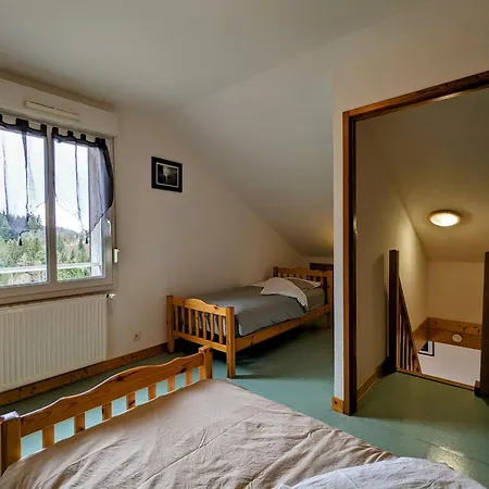 Confortable En Pleine Nature Avec Cheminée Et Accès Direct Aux Sentiers, Proche Et - Fr-1-589-124 *
