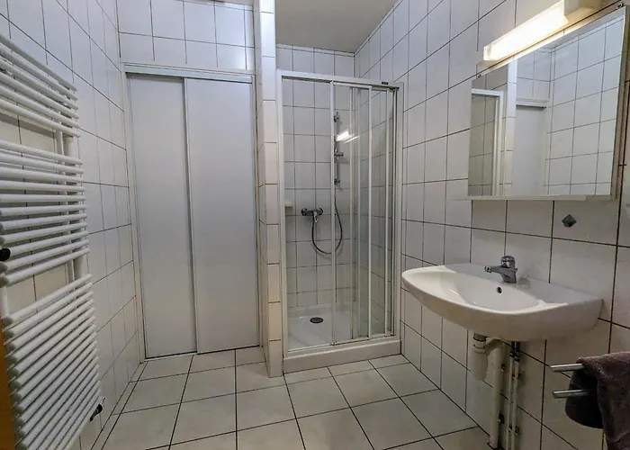 Confortable En Pleine Nature Avec Cheminee Et Acces Direct Aux Sentiers, Proche Et - Fr-1-589-124 *