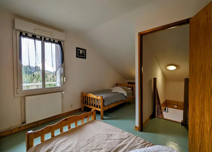 Confortable En Pleine Nature Avec Cheminee Et Acces Direct Aux Sentiers, Proche Et - Fr-1-589-124 *